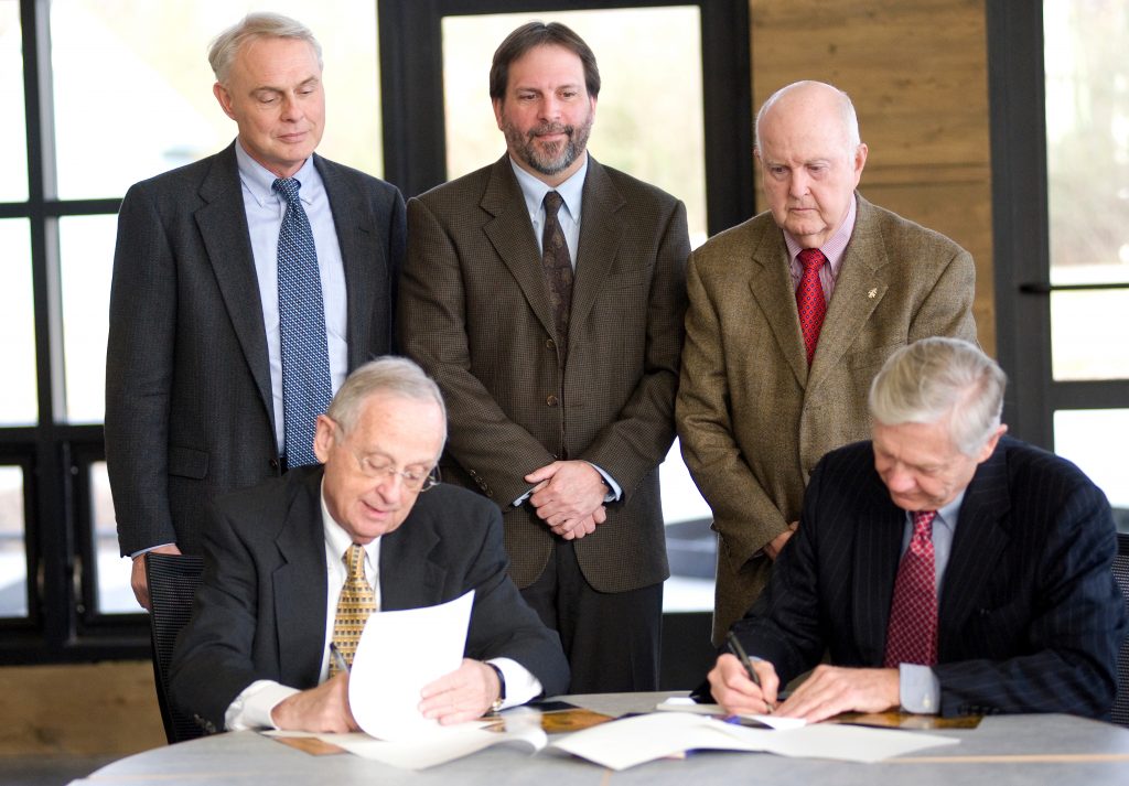 signing memorandum to share The Center for Conservation Biology between William and Mary and VCU
